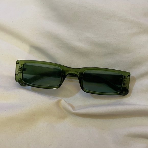 Green sun glasses - Picture 1 of 1